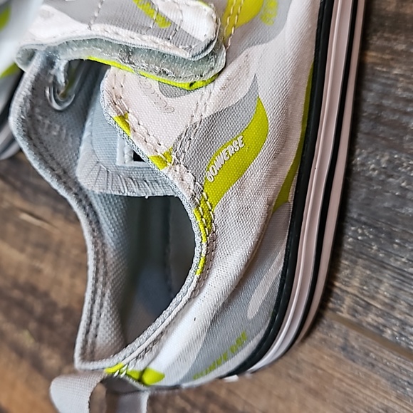 Toddler Chuck Taylor Converse - Picture 2 of 5